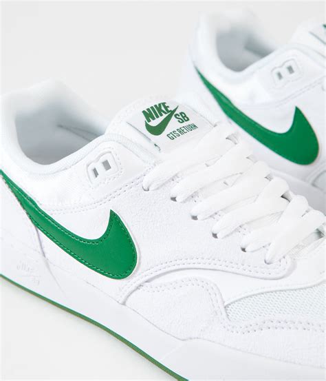 nike groen wit|Nike green shoes.